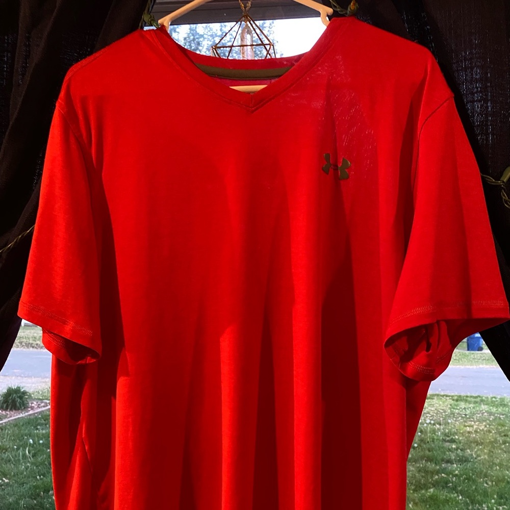 Mens XL Under Armour red short sleeve shirt